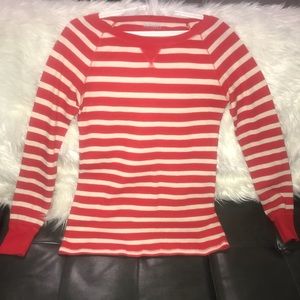 Red/white long sleeved top with a ribbed material